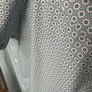 Mizzen+Main Blue Floral Men's Shirt. XL No-Tuck.